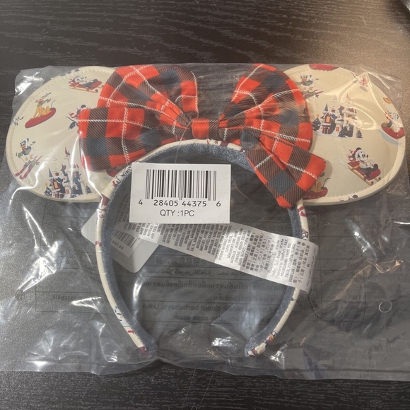 Disney Christmas 2025 Lil Rin Rin Plush Badge Red New